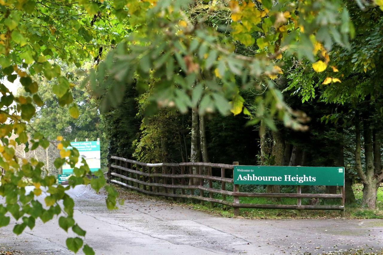 Ashbourne Heights Holiday Park ภายนอก รูปภาพ
