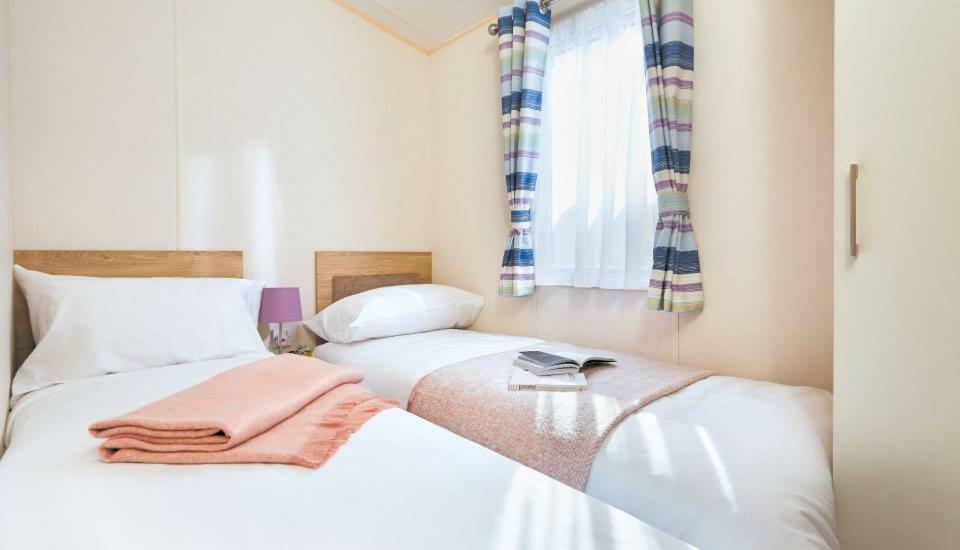 Ashbourne Heights Holiday Park ภายนอก รูปภาพ