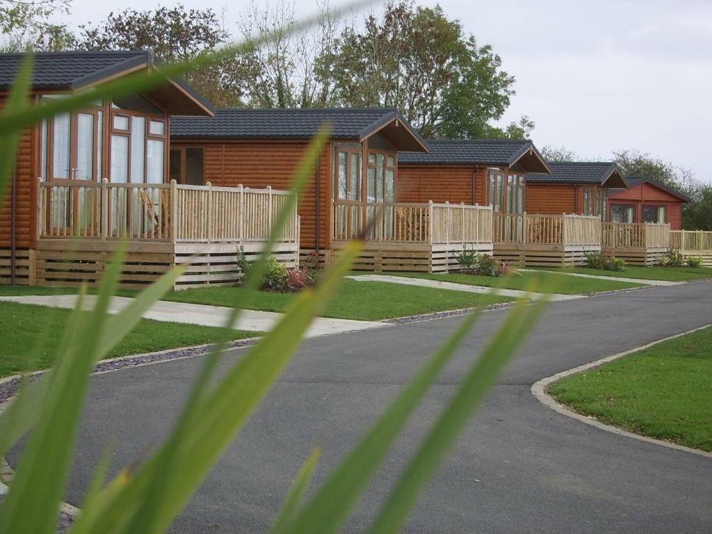 Ashbourne Heights Holiday Park ภายนอก รูปภาพ